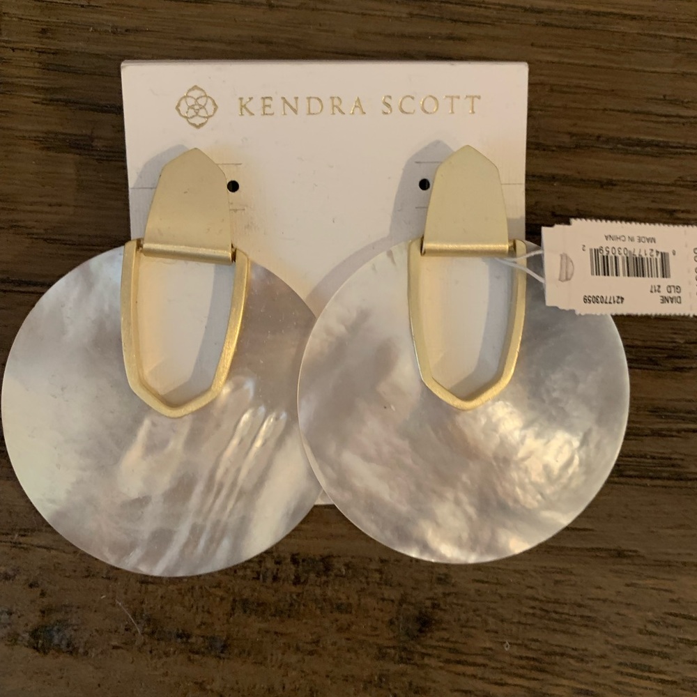 Kendra Scott beautiful white and gold earrings